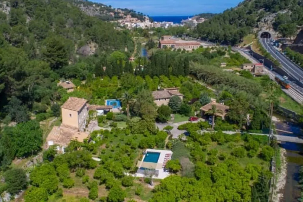 度假居 Son Llempaies, Finca For 12 索列尔